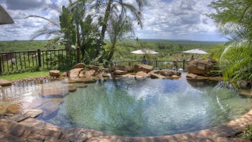 2 outdoor pools, sun loungers