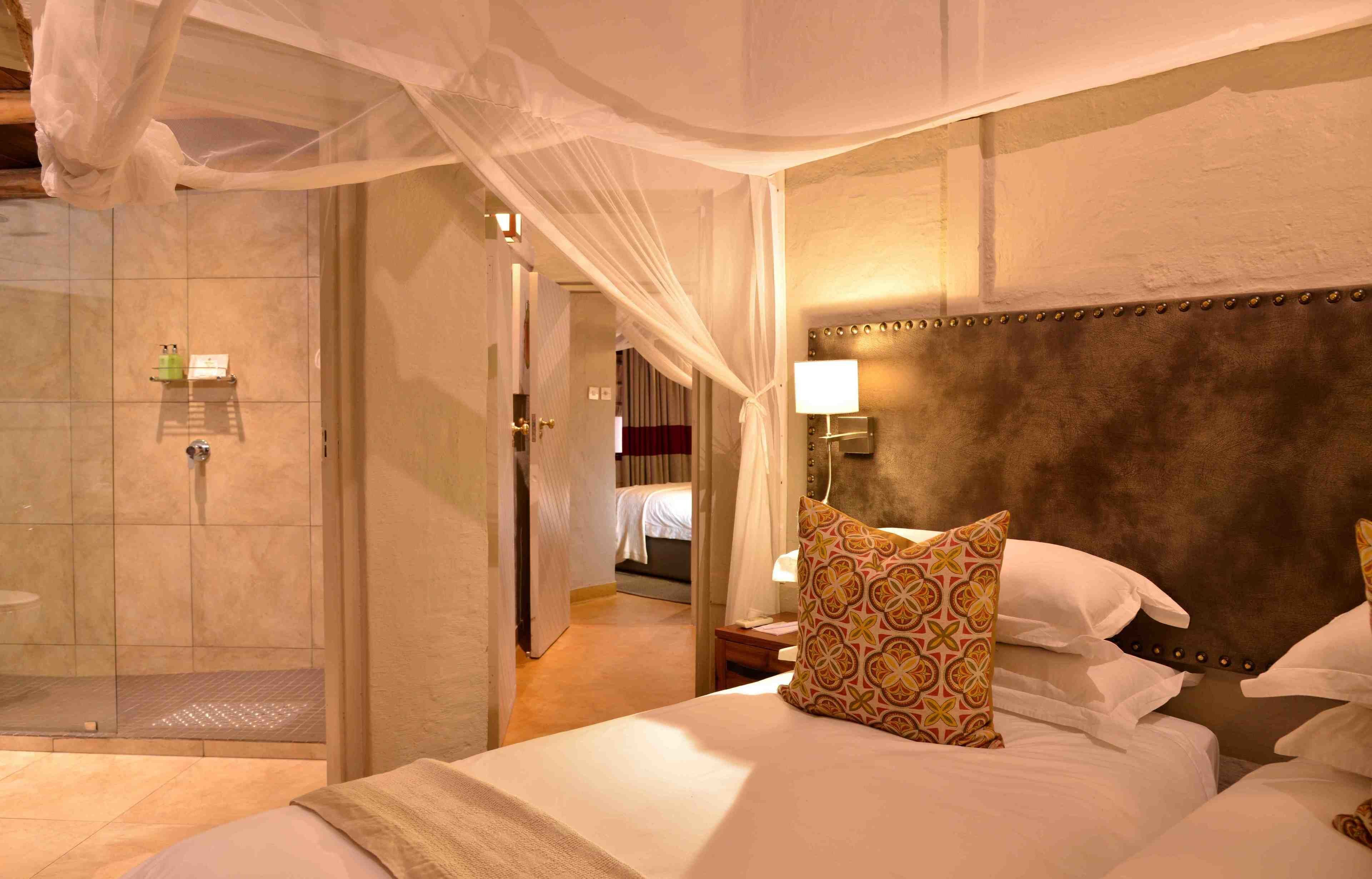 Minibar, in-room safe, desk, free WiFi