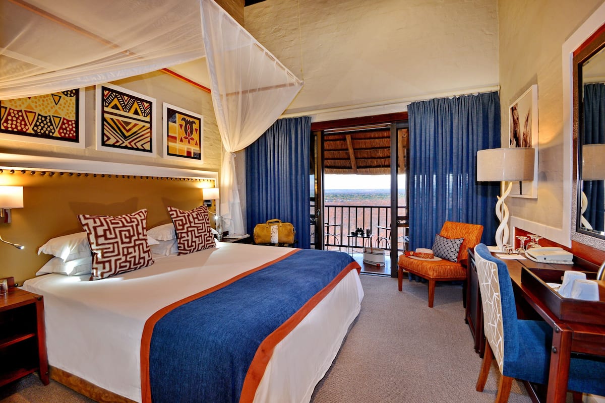 Room (Lodge Standard) | 1 bedroom, minibar, in-room safe, desk