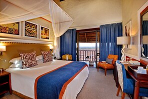Minibar, in-room safe, desk, free WiFi - Victoria Falls Safari Lodge (Victoria Falls)