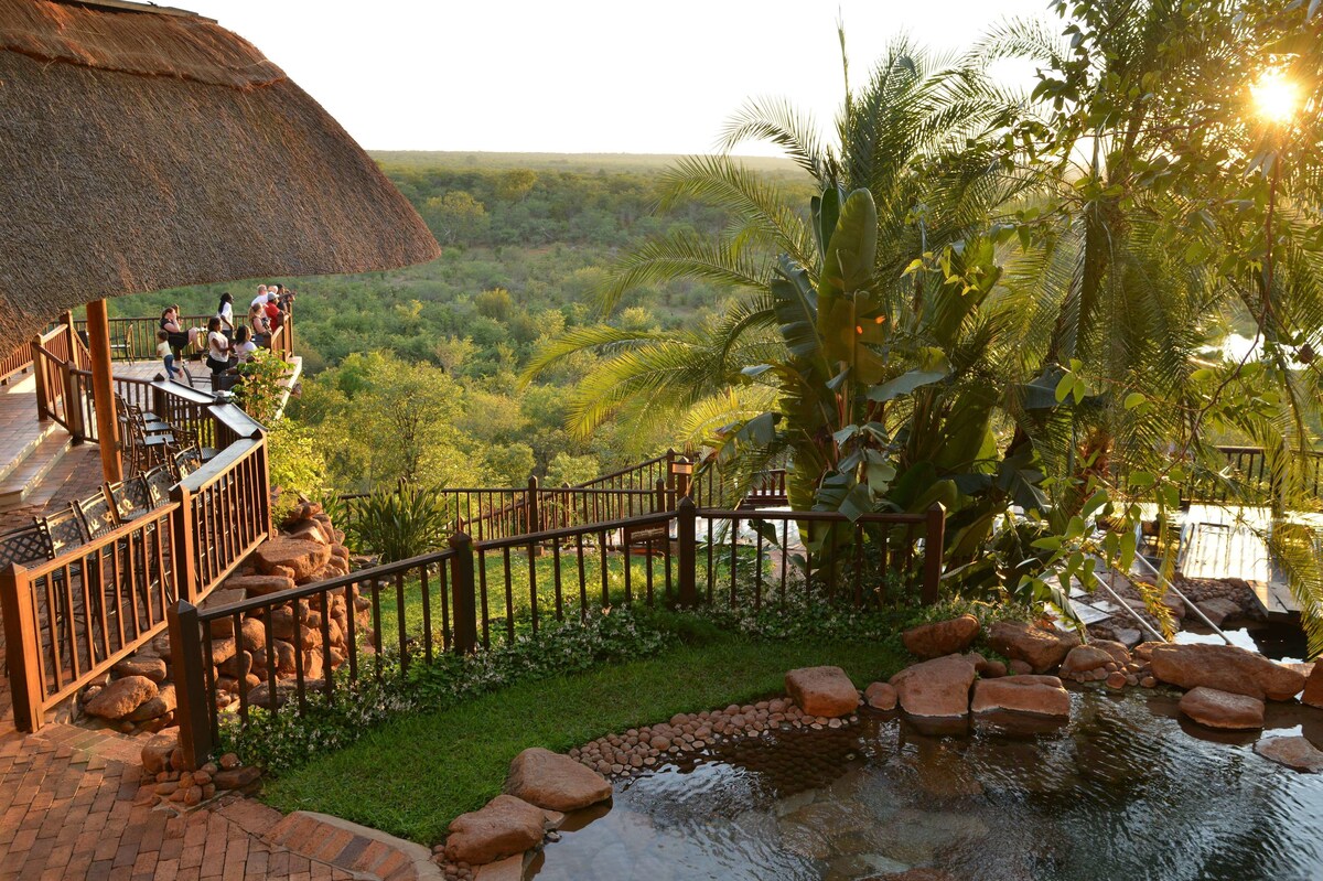 Victoria Falls Safari Lodge – hotel photo
