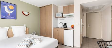 Studio, 1 tweepersoonsbed | Een bureau, een strijkplank/strijkijzer, gratis wifi, beddengoed