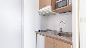 Refrigerador, microondas, placa de cocina, lavavajillas