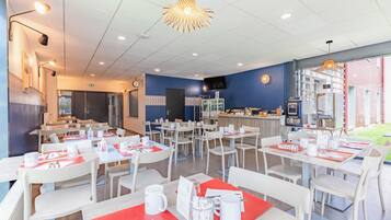 Daily buffet breakfast (EUR 13.9 per person)