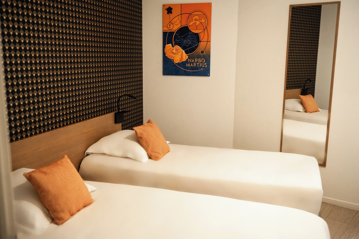 Double Occupancy | Desk, blackout curtains, soundproofing, iron/ironing board (on request)