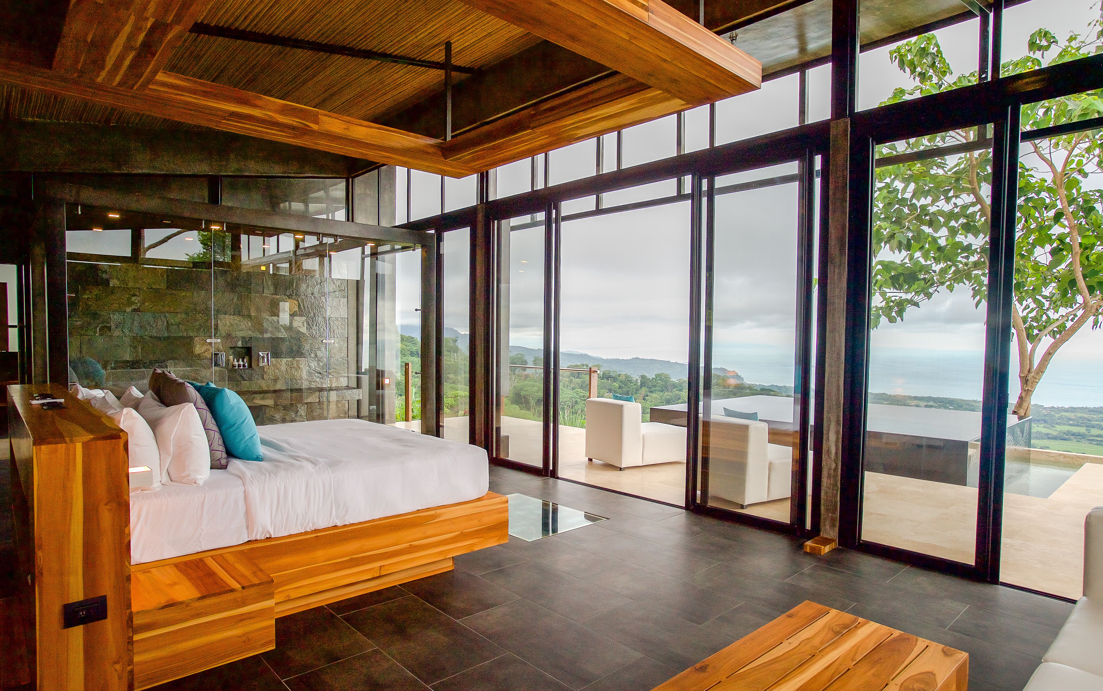 Master Suite | Minibar, in-room safe, soundproofing, free WiFi