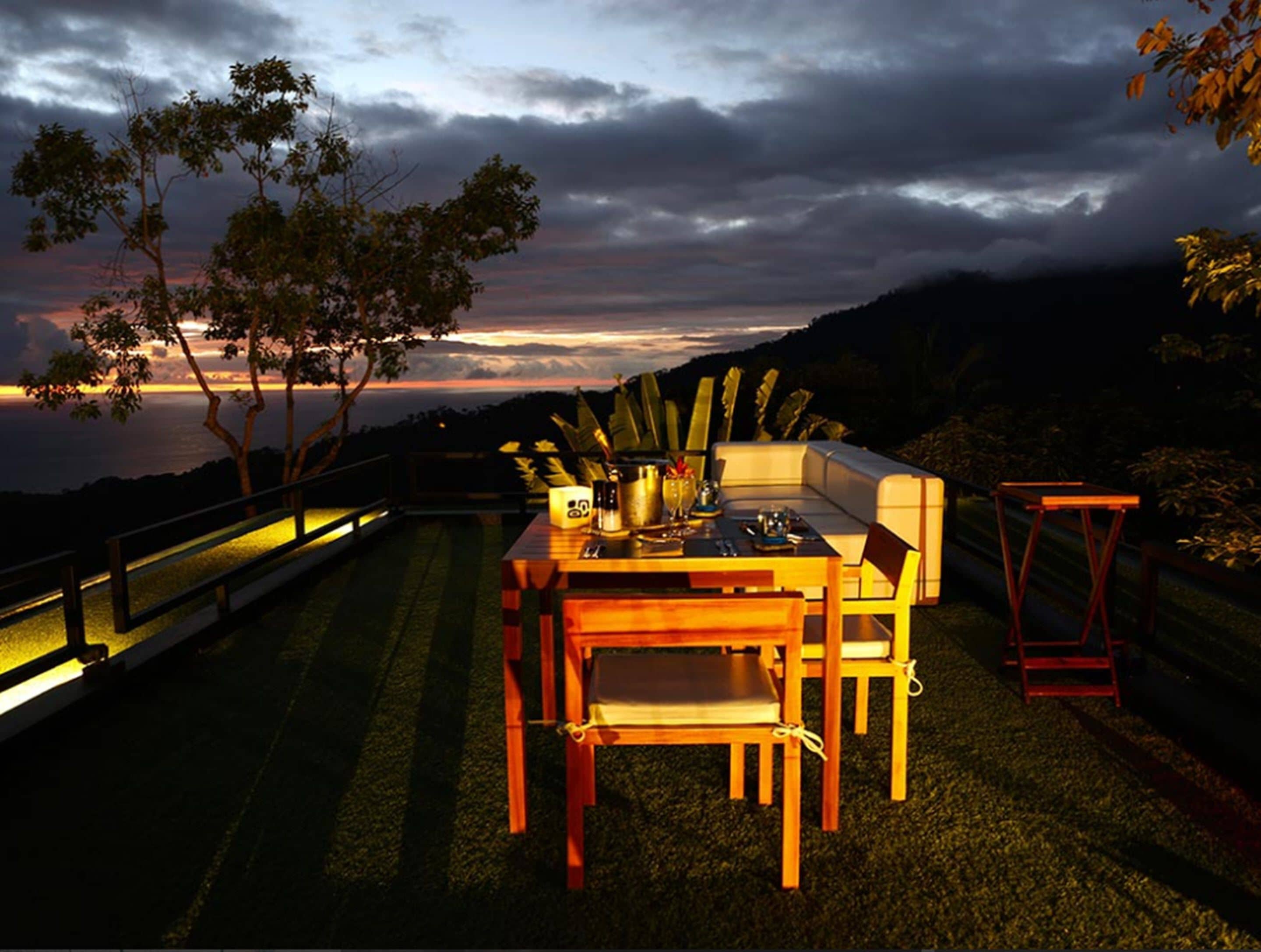 تقديم الإفطار، الأطباق المختلطة، إطلالات على حمام السباحة