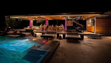 Outdoor pool, pool umbrellas, sun loungers