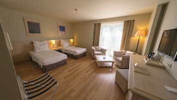 Kamar Double atau Twin Standar | Minibar, brankas, kedap suara, dan Wi-Fi gratis