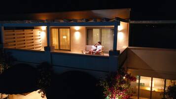 Deluxe Plus Room | Minibar, coffres-forts dans les chambres, chambres insonorisées