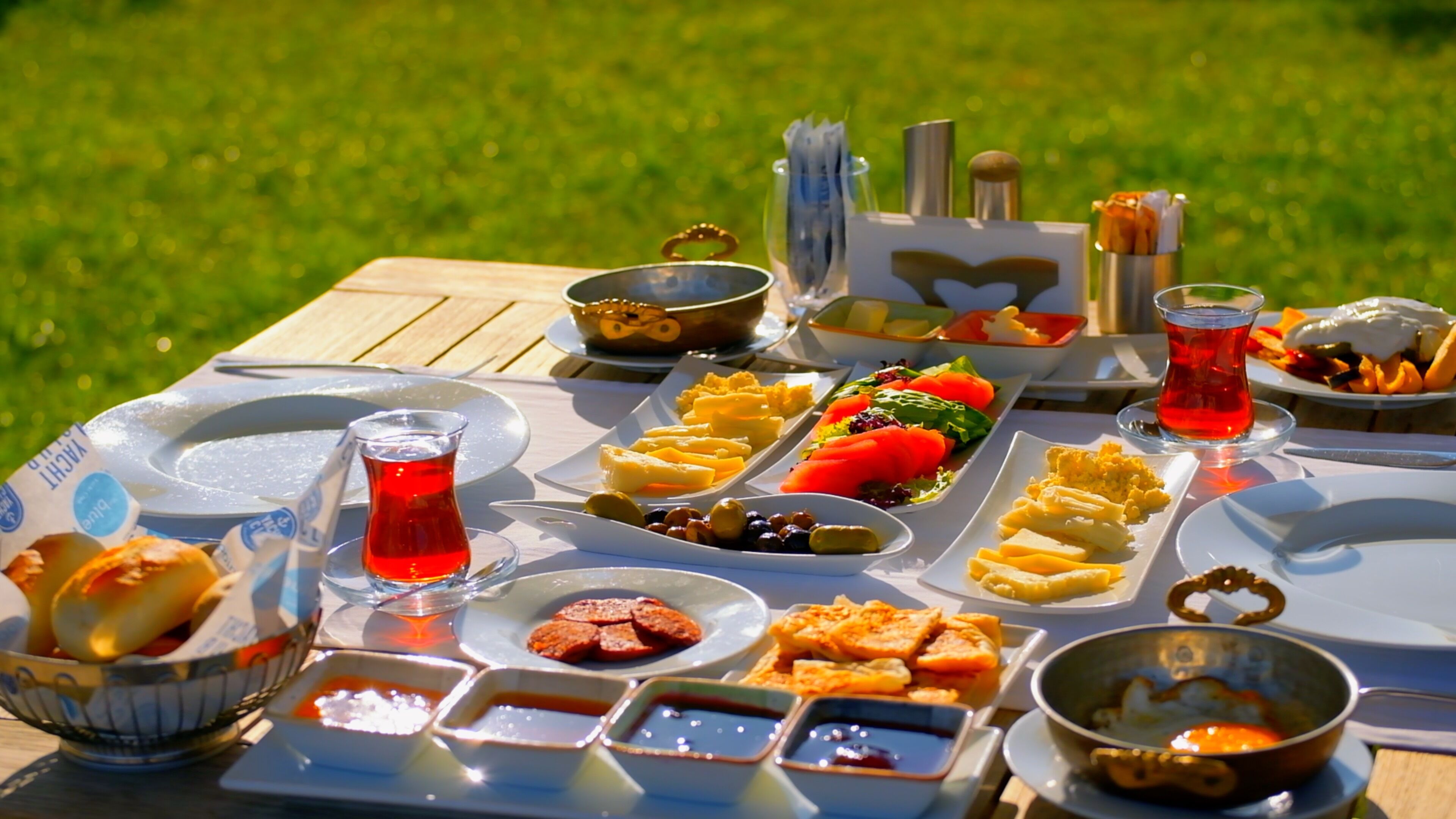 free daily cooked-to-order breakfast