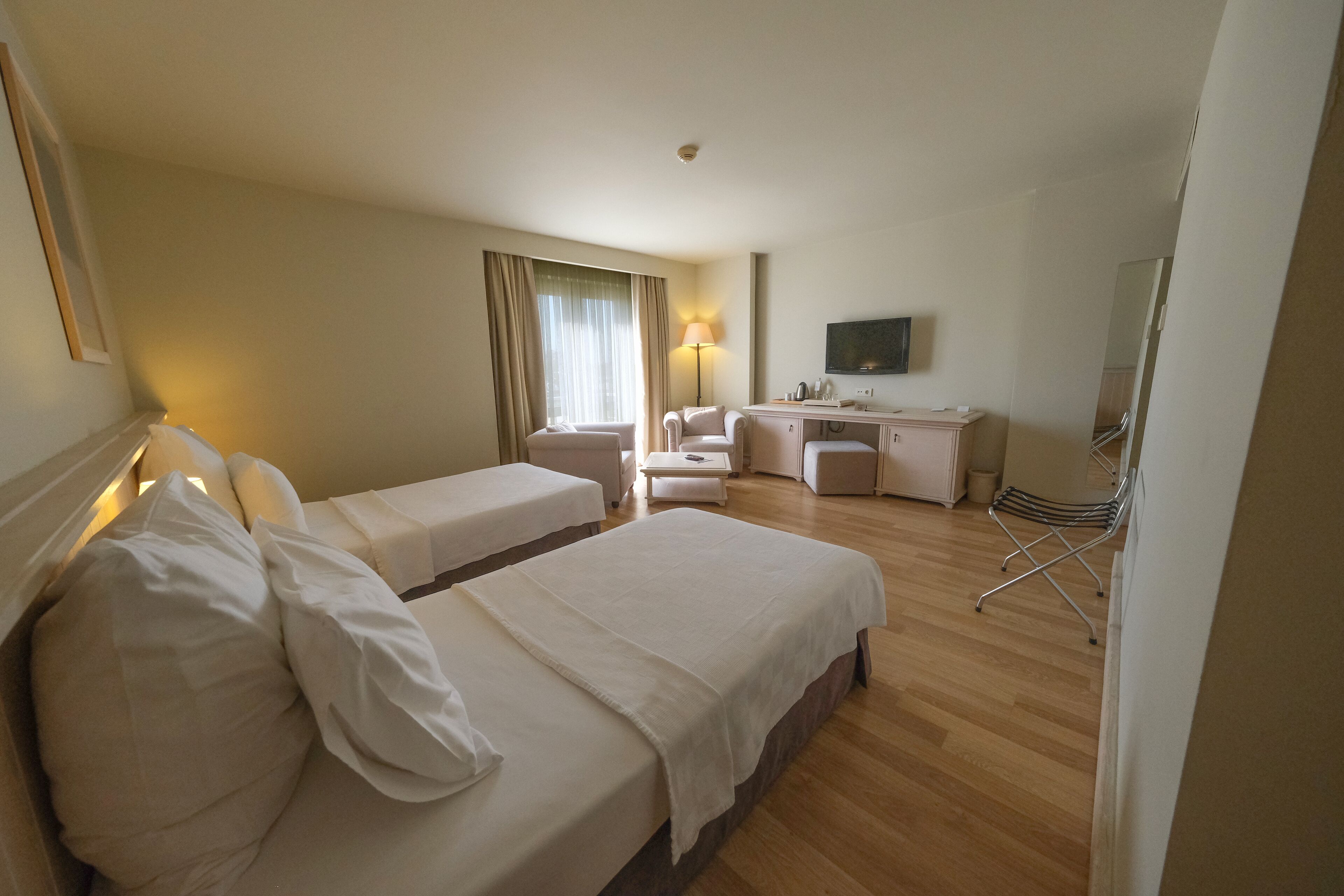 standard double or twin room | 1 bedroom, minibar, in-room safe, soundproofing