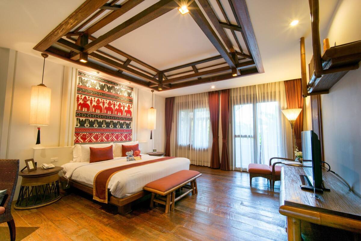 Deluxe Double Room | 1 bedroom, minibar, in-room safe, desk