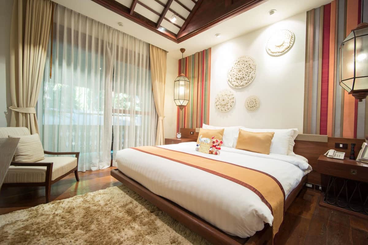 Luxury Suite | 1 bedroom, minibar, in-room safe, desk
