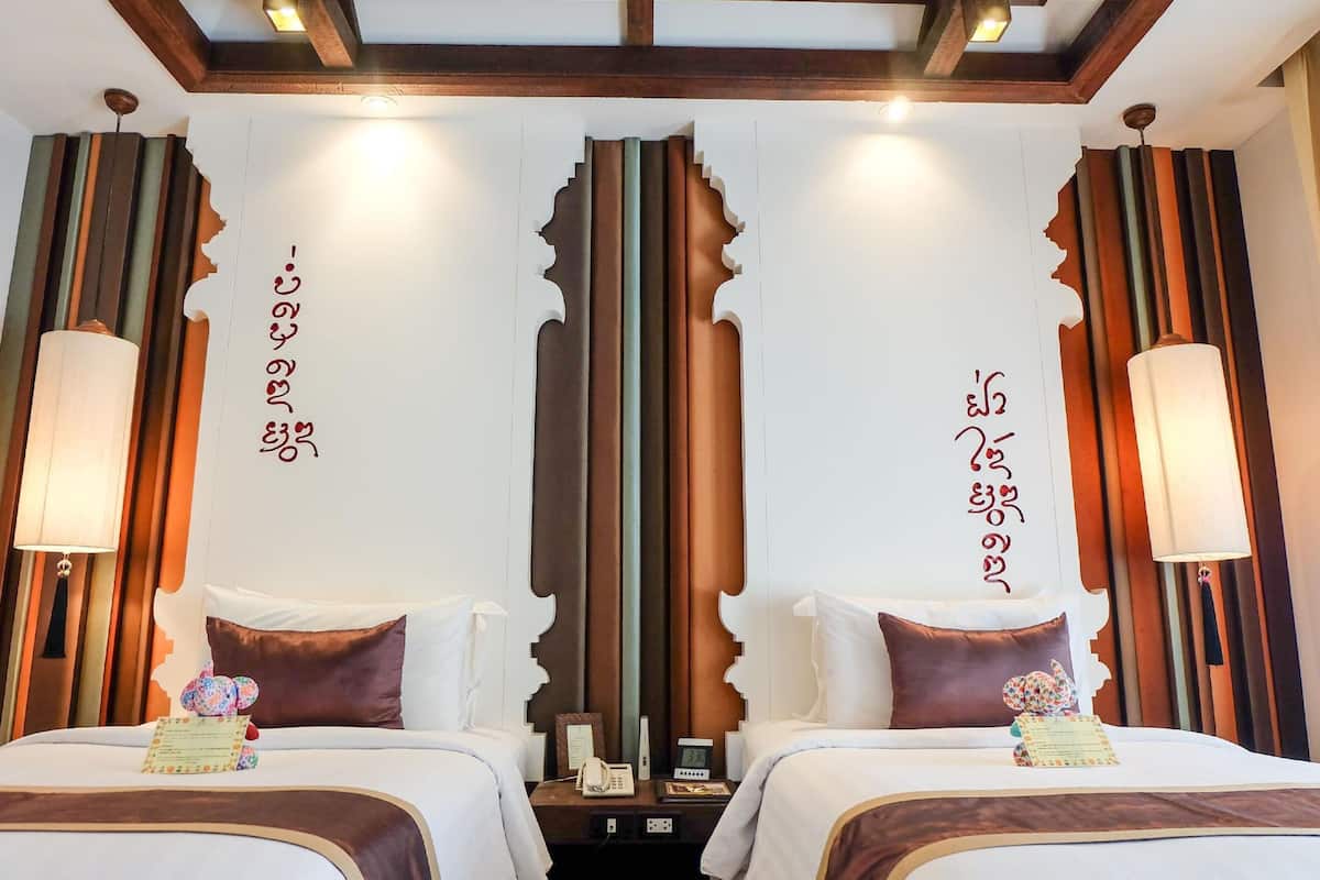 Deluxe Twin Room | 1 bedroom, minibar, in-room safe, desk