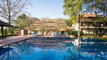 Kolam renang outdoor