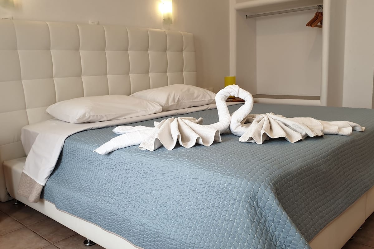 economy room, garden area | 1 bedroom, egyptian cotton sheets, premium bedding, pillow-top beds