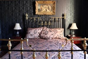 Bed sheets - Shakespeare Hotel Surry Hills (Surry Hills)