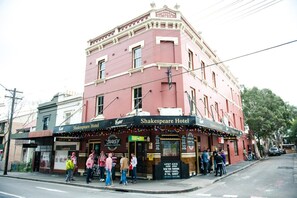Exterior - Shakespeare Hotel Surry Hills (Surry Hills)