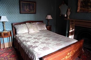 TV - Shakespeare Hotel Surry Hills (Surry Hills)