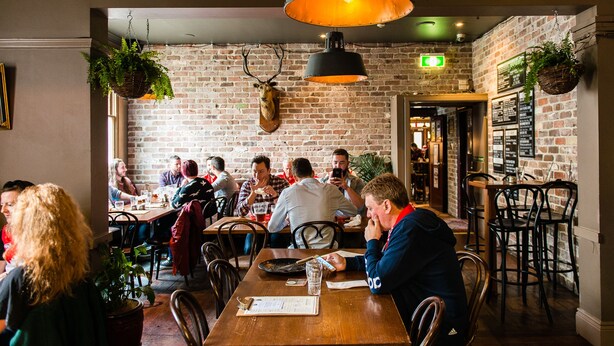 Lunsj og middag serveres