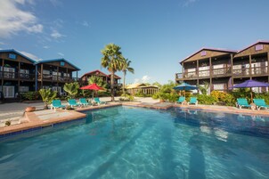 2 piscinas al aire libre, sombrillas, tumbonas