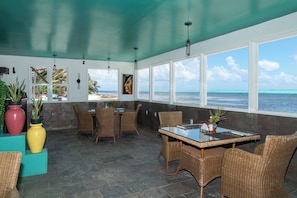 供应早餐、午餐和晚餐,海滩景观