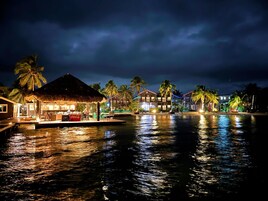 Fachada del alojamiento - Noche