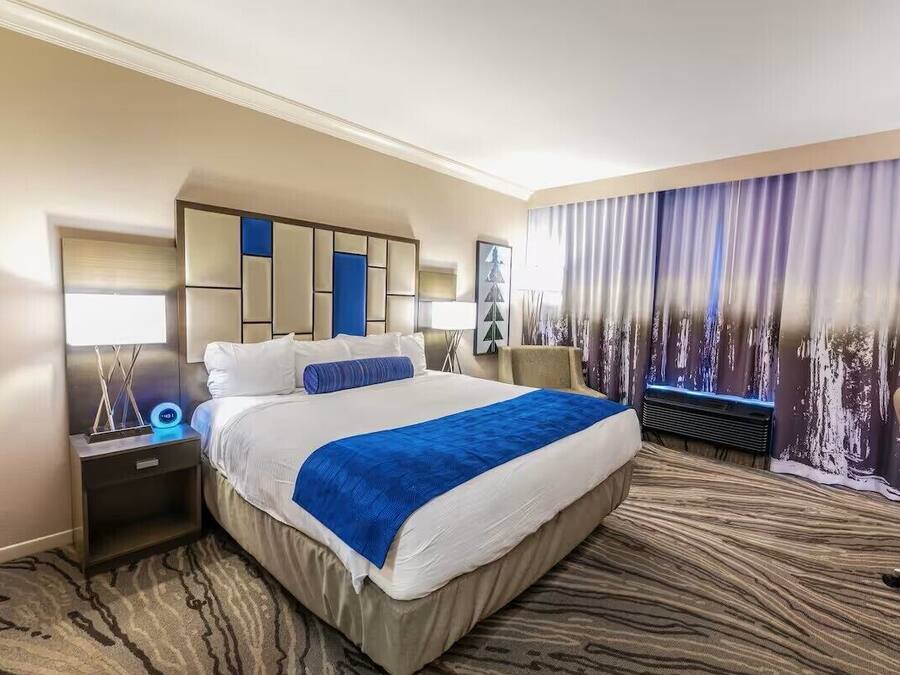 Hochwertige Bettwaren, Pillowtop-Betten, Zimmersafe, Schreibtisch