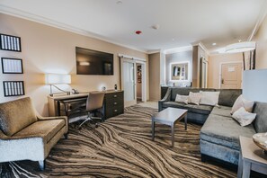 En 50-tommers Flatskjerm-TV med kabel-kanaler samt TV og filmkjøp