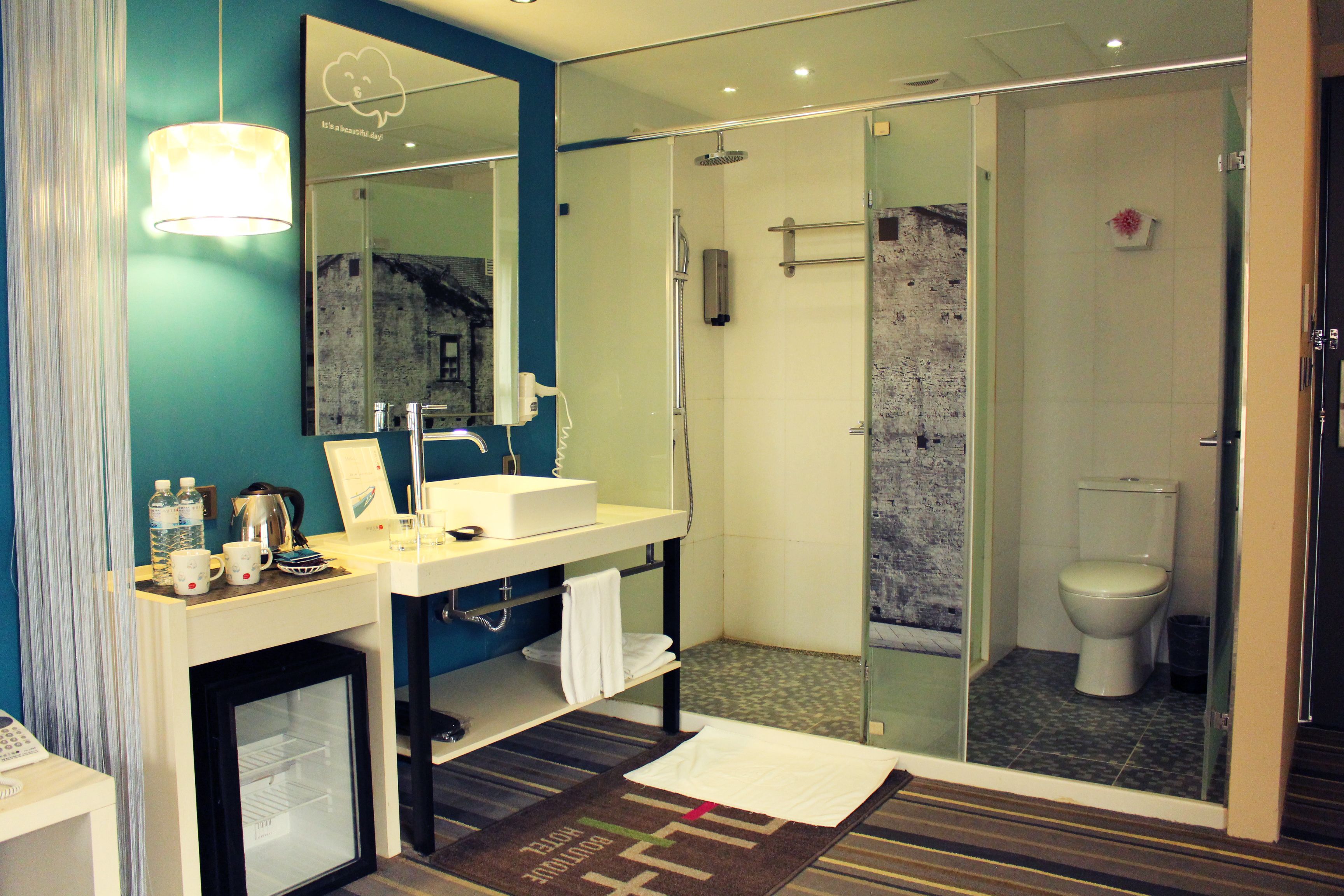 standard room, 1 queen bed | bathroom | shower, hair dryer, slippers, towels