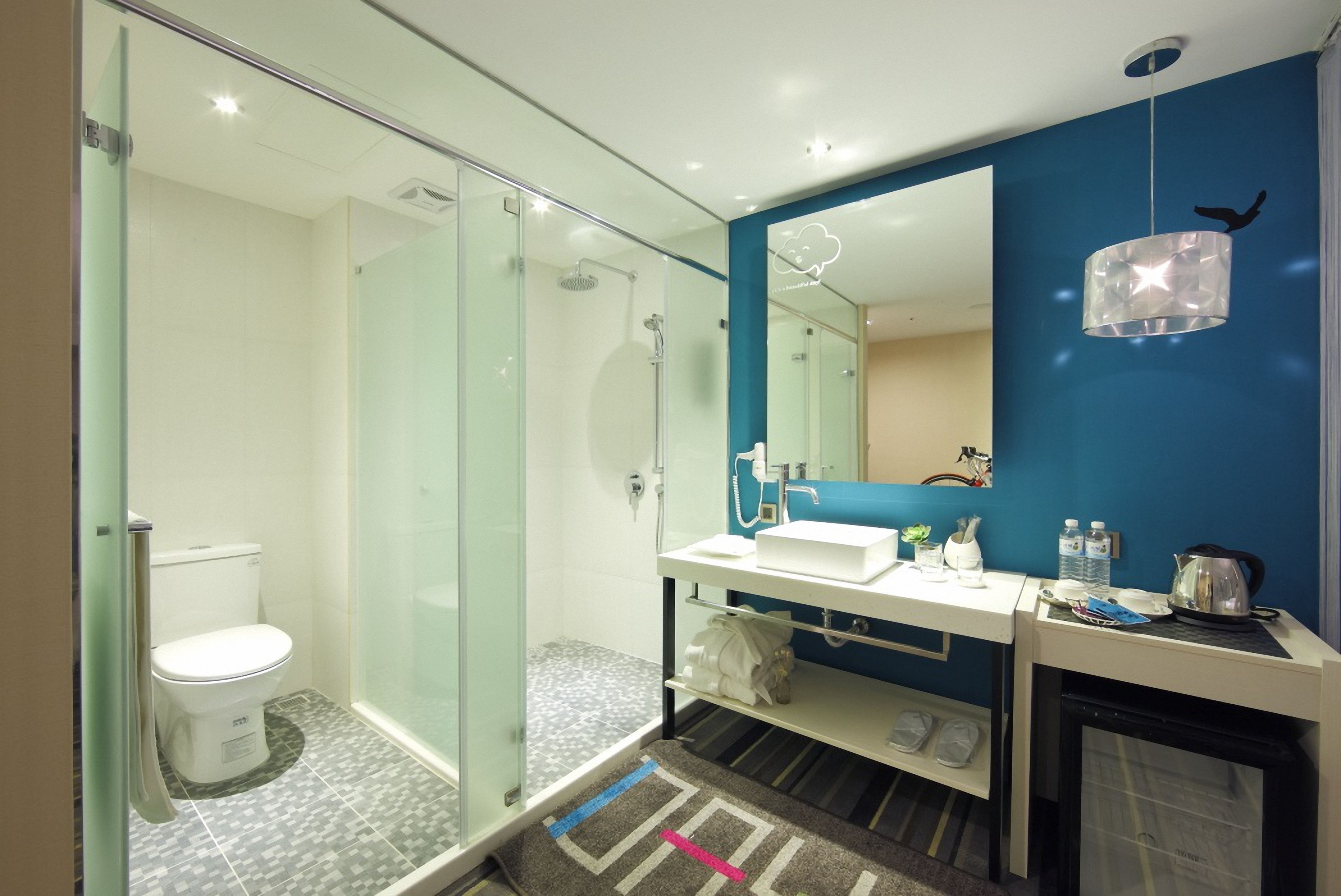 standard room, 2 single beds (special offer ii) | bathroom | shower, hair dryer, slippers, towels