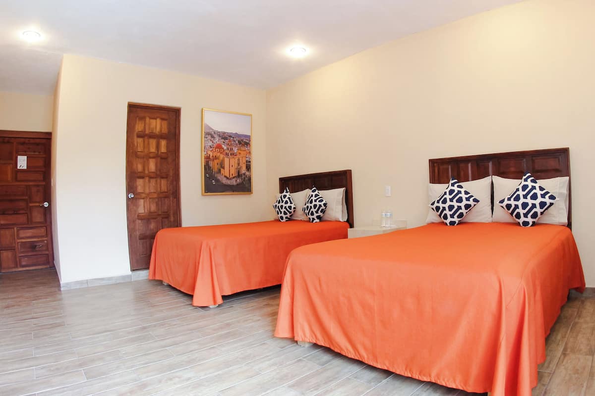 Quarto casal superior, 2 camas de casal | Roupa de cama