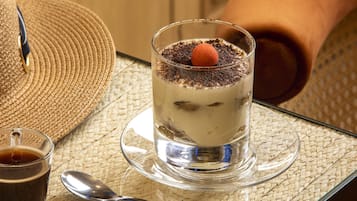 Tägliches Frühstücksbuffet (17 EUR pro Person)