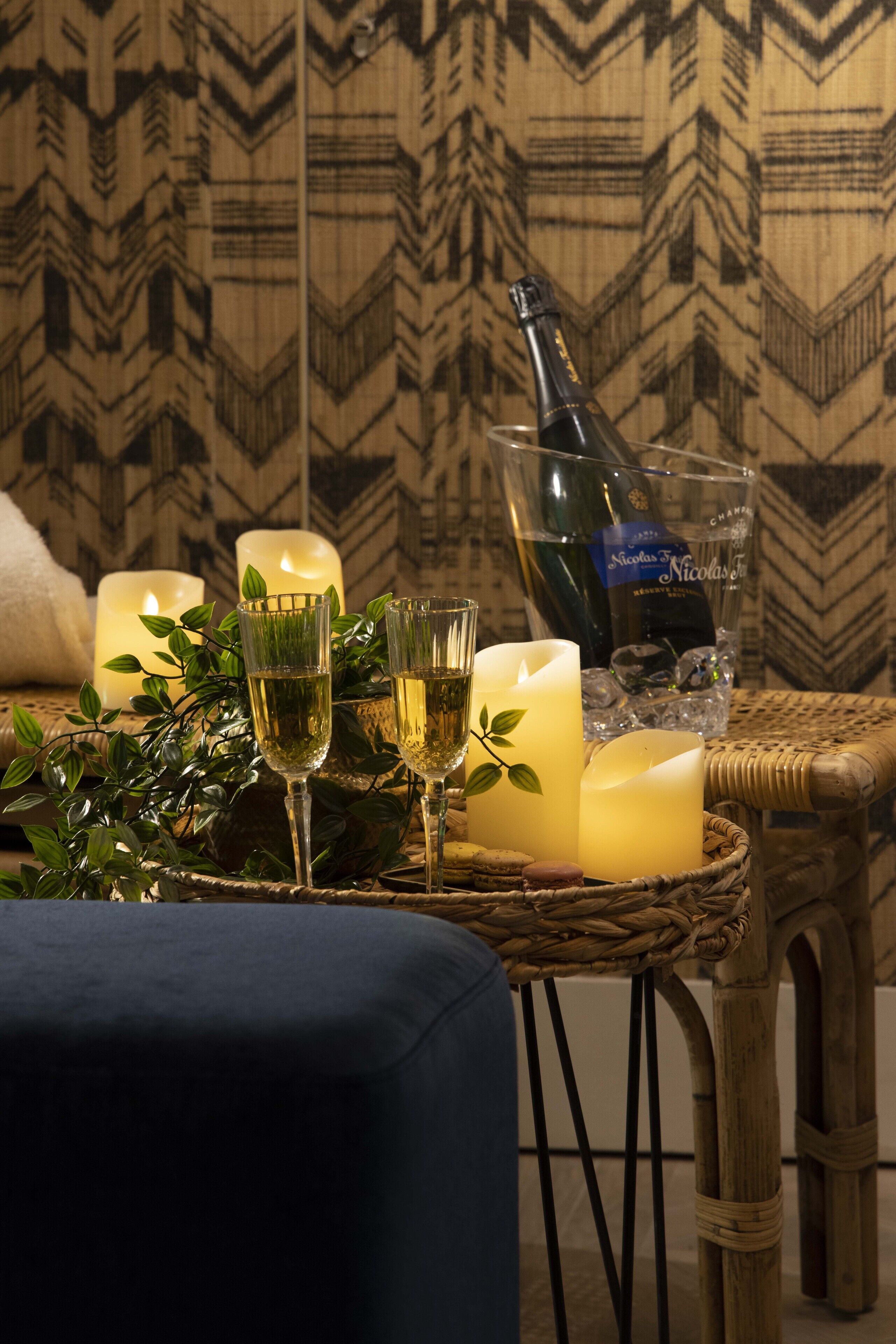 premium bedding, in-room safe, desk, soundproofing