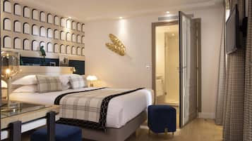 Hochwertige Bettwaren, Zimmersafe, Schreibtisch, schallisolierte Zimmer