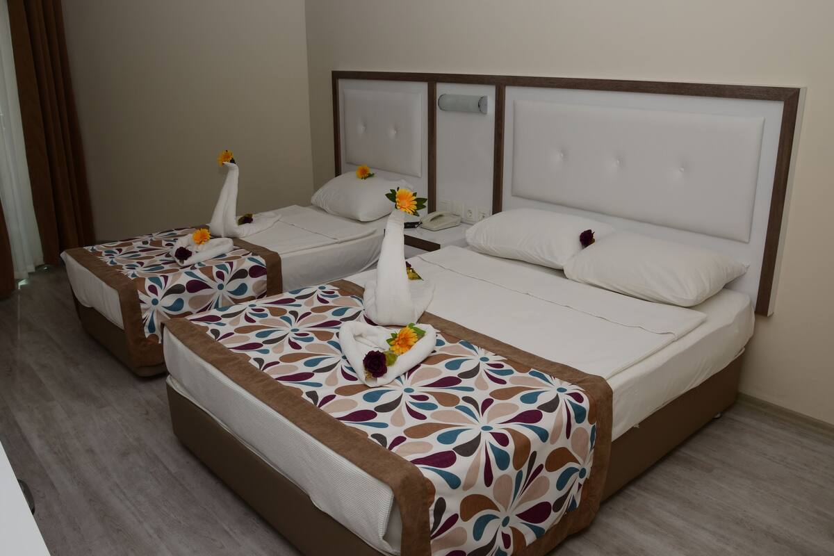 Standard Room | Frette Italian sheets, down duvets, free minibar, in-room safe