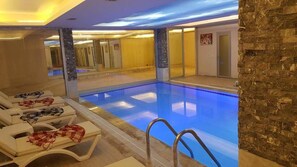 Indoor pool, outdoor pool, pool umbrellas, pool loungers - Acar Hotel (Alanya)