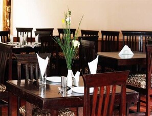 Breakfast, lunch and dinner served - Berry Hills Resort (Ootacamund)