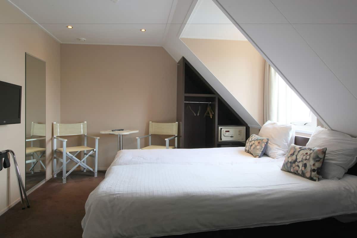 Comfort kamer | Een minibar, een kluis op de kamer, een bureau