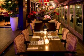 Breakfast, lunch, dinner served; French cuisine 