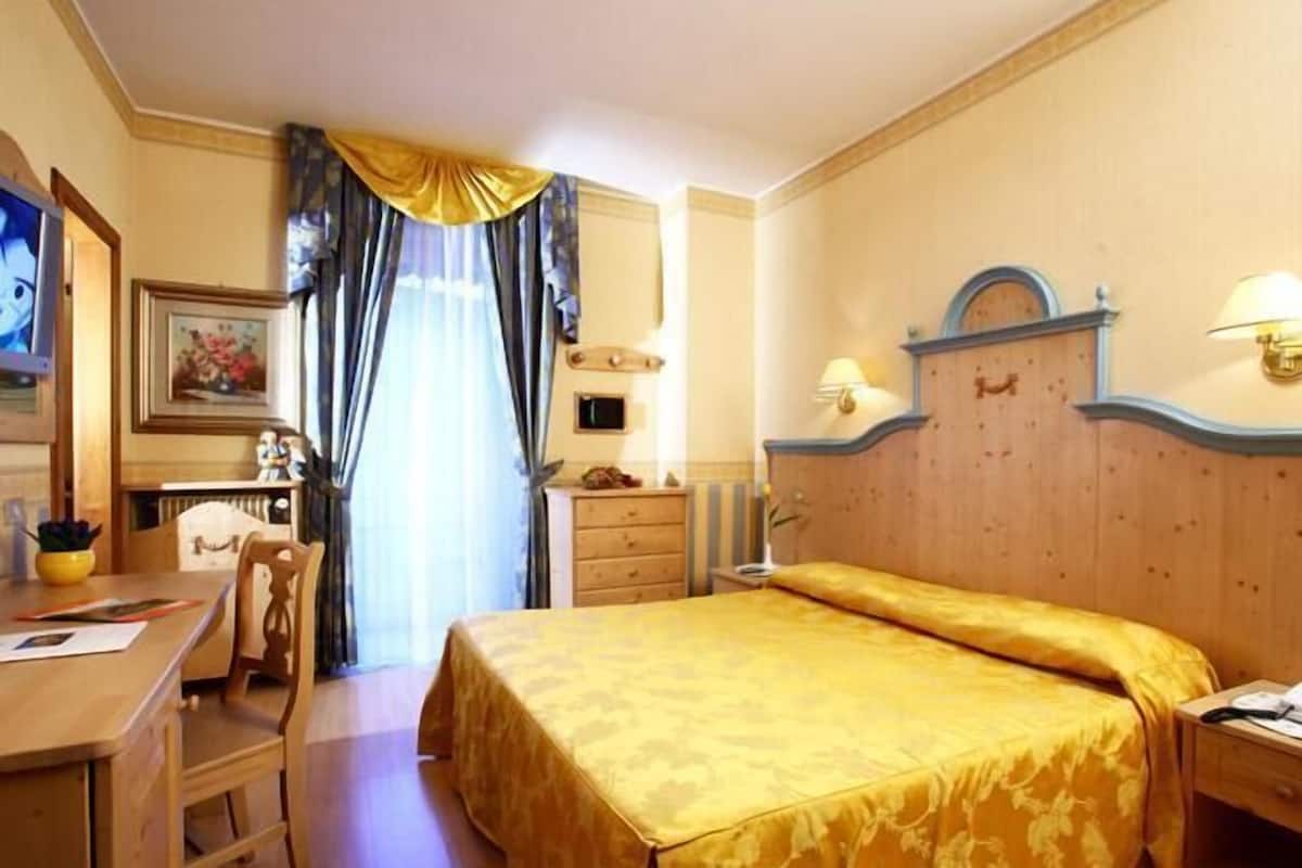 Comfort Double Room, Balcony | Minibar, in-room safe, cots/infant beds, rollaway beds