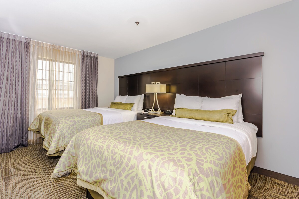10 bedrooms, premium bedding, down comforters, desk