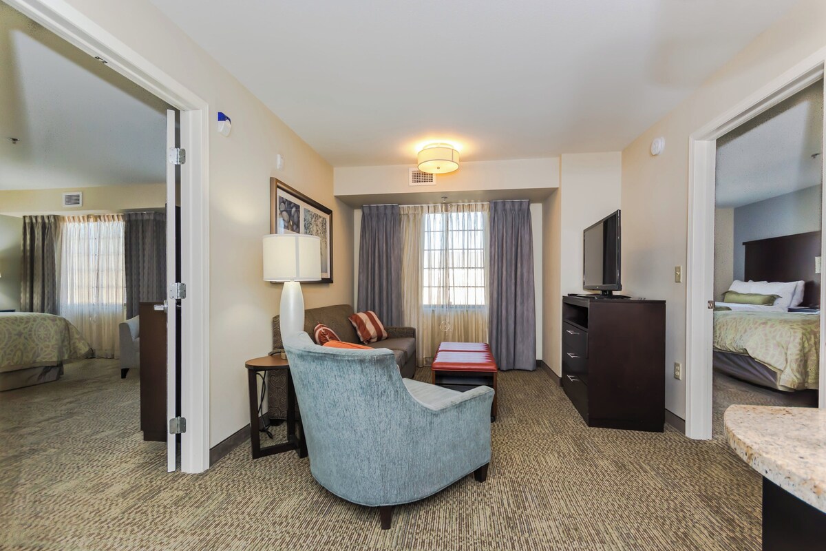 10 bedrooms, premium bedding, down comforters, desk