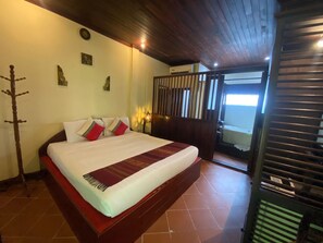 Deluxe Double Room Pool View | Minibar, värdeförvaringsskåp på rummet och individuell inredning