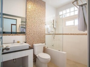 A bathroom with a toilet, sink, and shower. - V Residence Chiangmai Hotel (Chiang Mai)