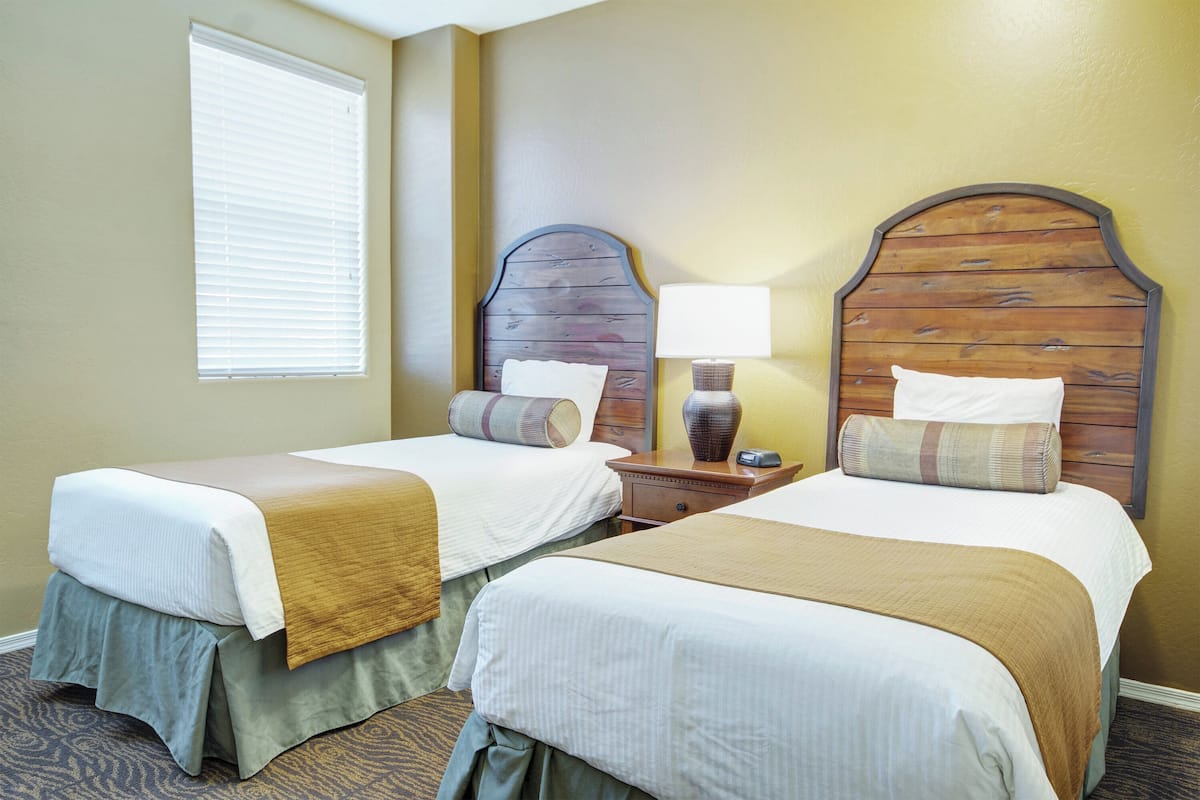 Condo, 2 Bedrooms, Kitchen | 2 bedrooms, desk, iron/ironing board, WiFi