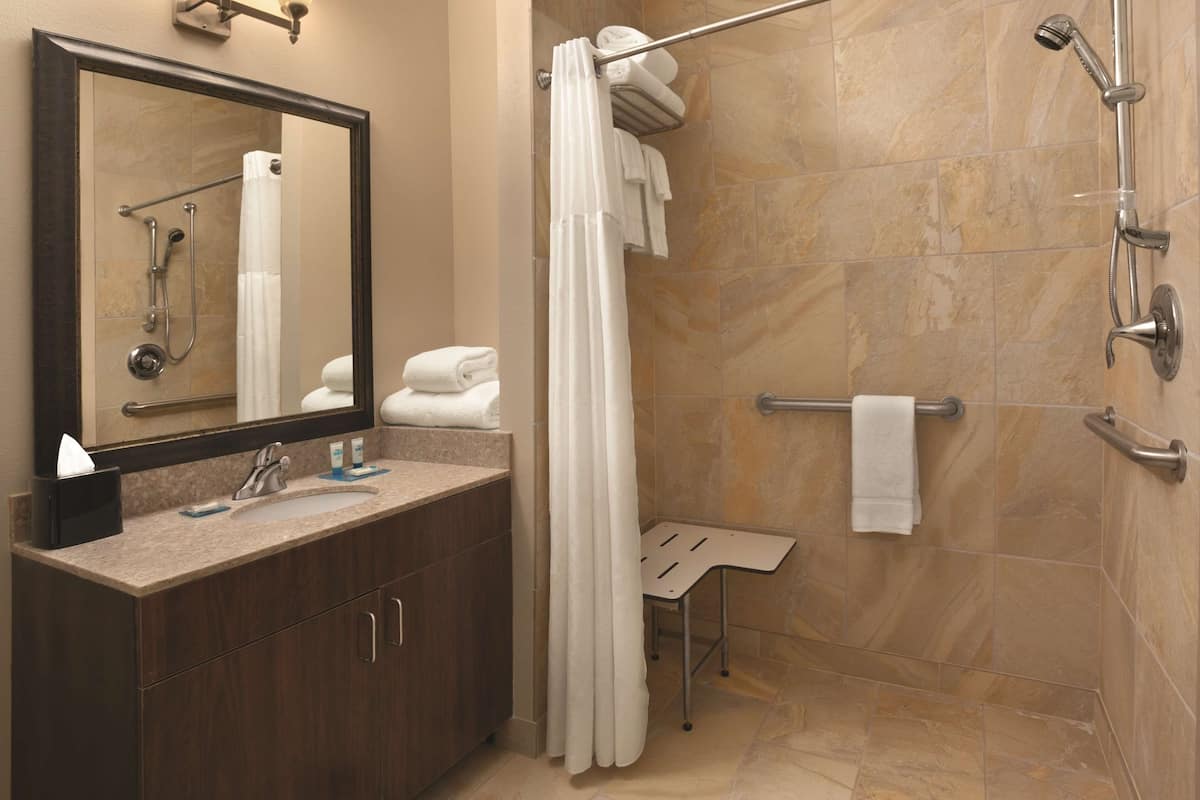 premium bedding, pillow-top beds, in-room safe, desk