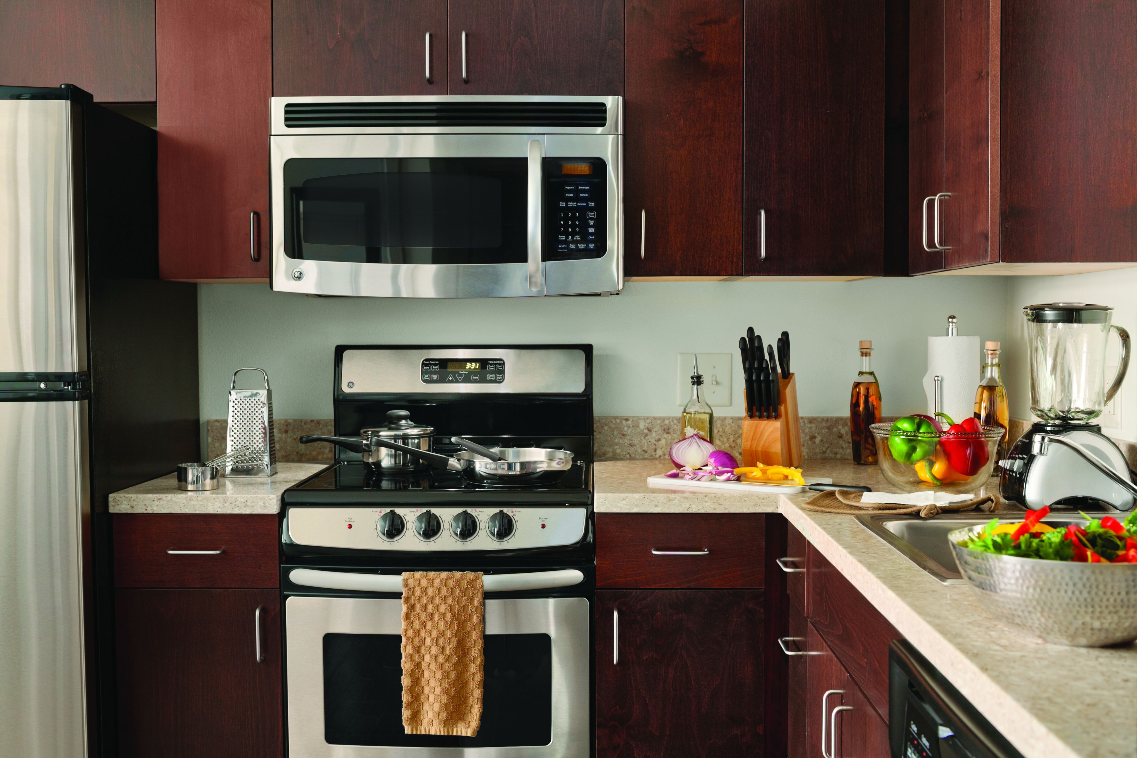 microwave, coffee/tea maker