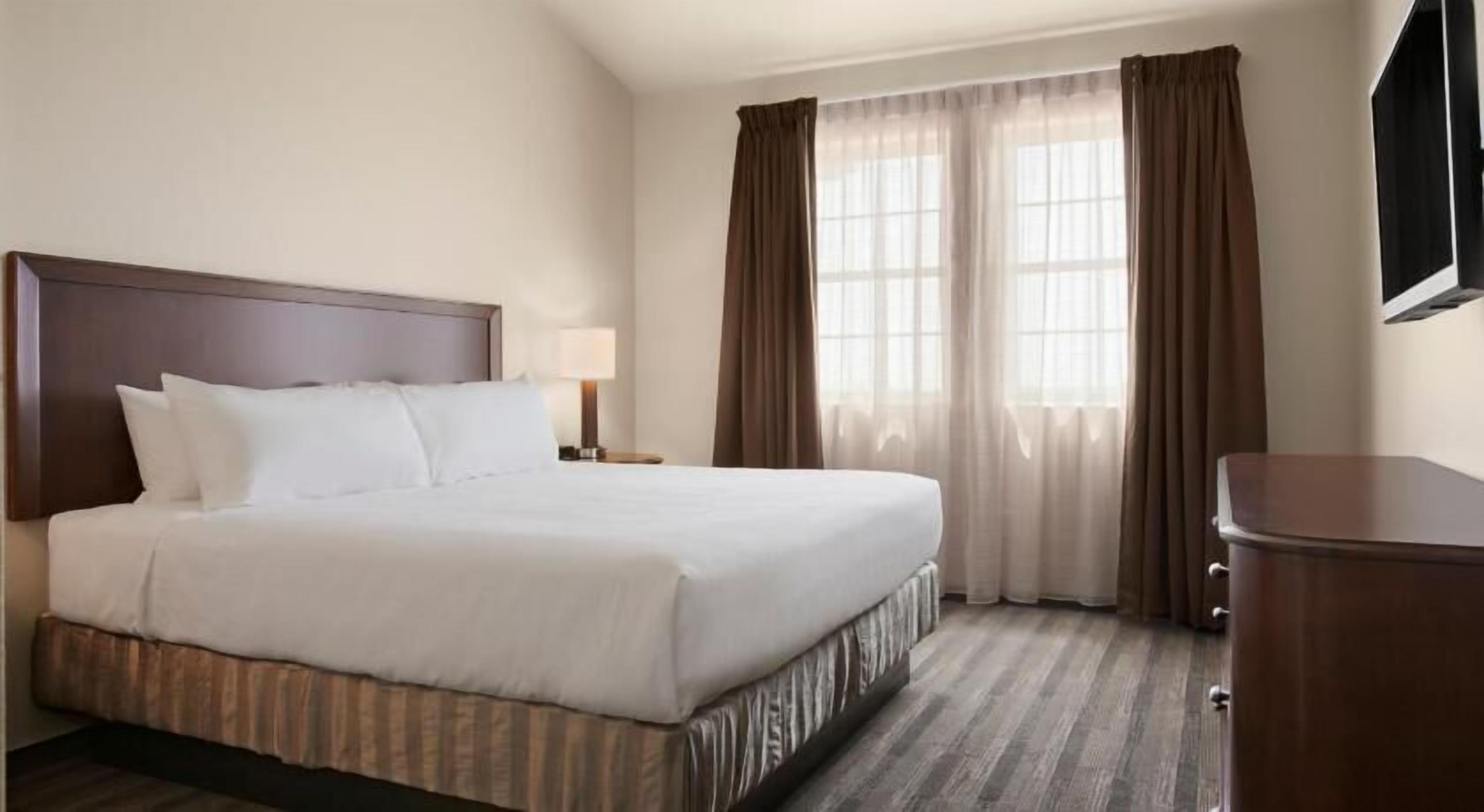 Premium bedding, pillowtop beds, in-room safe, desk